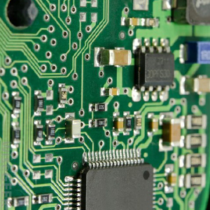 芯片周?chē)趺炊加匈N片電容存在？